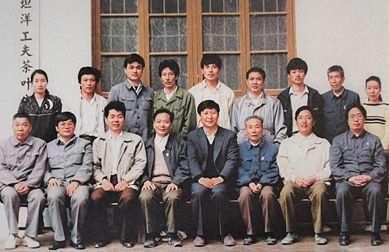 1990年5月，剛調任福州市委書記的習近平到寧德交接工作時，調研福安市社口鄉(xiāng)坦洋工夫茶葉公司。