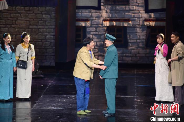 圖為西藏本土話劇《八廓街北院》演出現(xiàn)場(chǎng)?！?攝