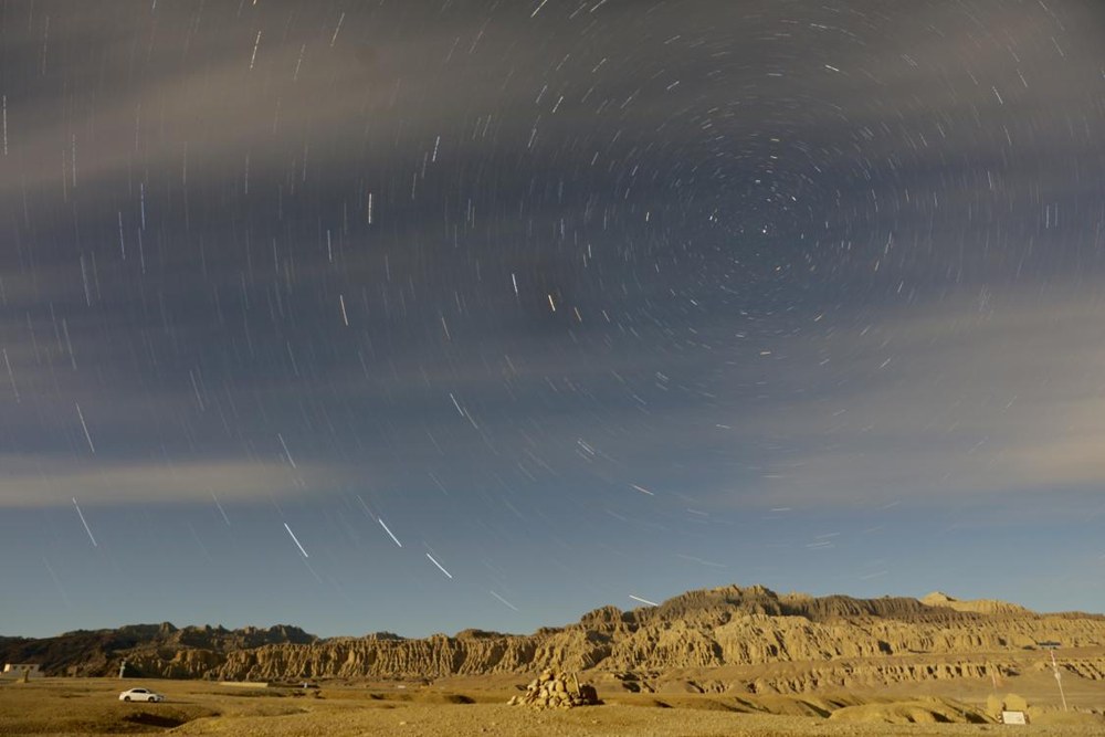 札達(dá)土林上空的星空。旦真次旦攝