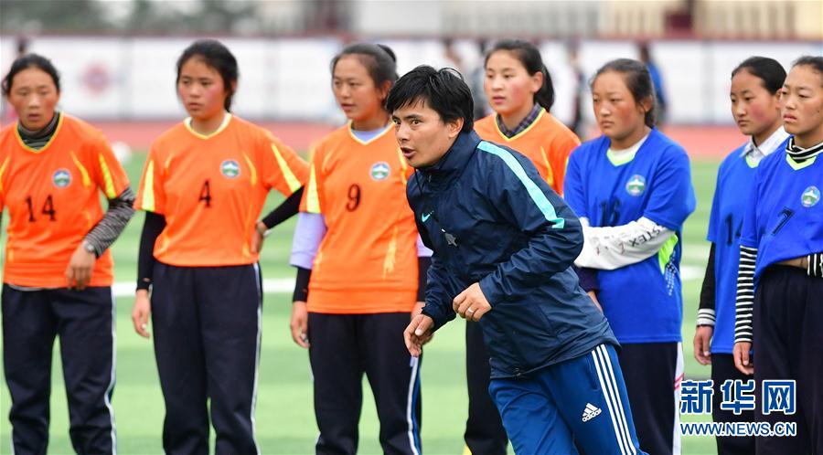 （體育·專(zhuān)題）（16）足球——踢球吧！草原女孩