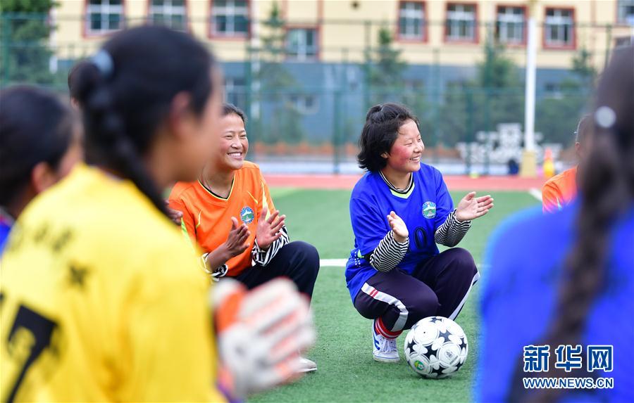 （體育·專(zhuān)題）（15）足球——踢球吧！草原女孩