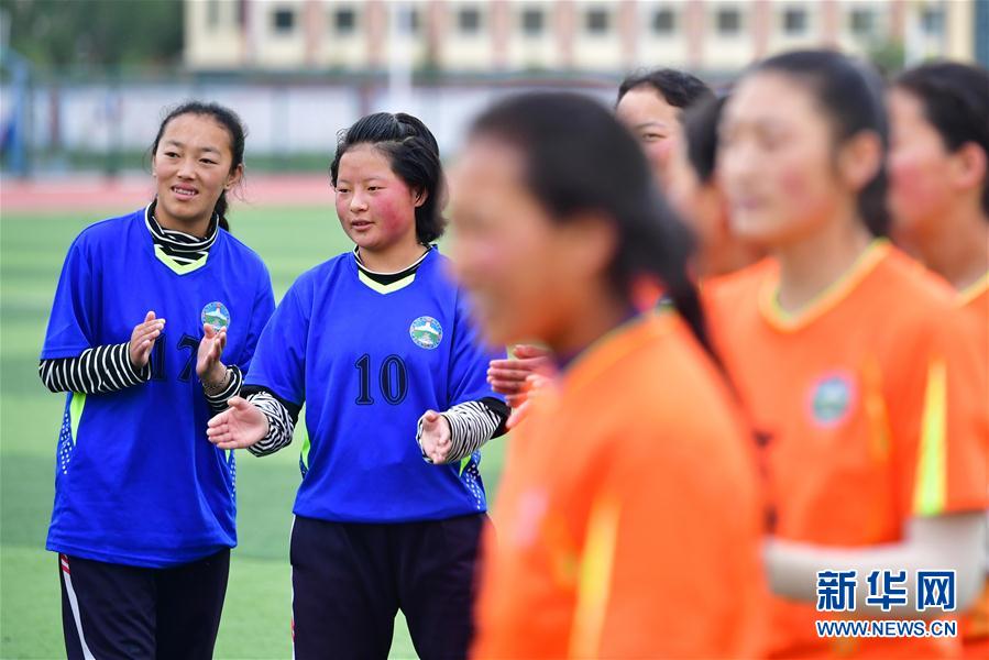 （體育·專(zhuān)題）（18）足球——踢球吧！草原女孩