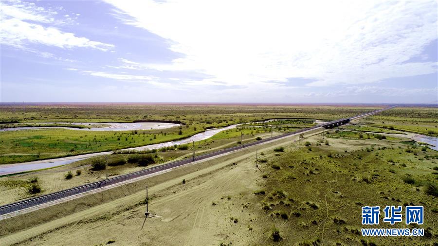 (圖文互動(dòng))(1)格庫鐵路青海段正式開通運(yùn)營