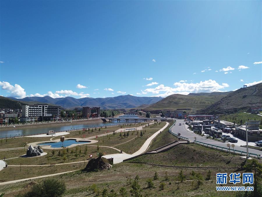 （圖文互動(dòng)）（1）云端鋪就幸福路——四川甘孜州脫貧奔小康一線(xiàn)見(jiàn)聞