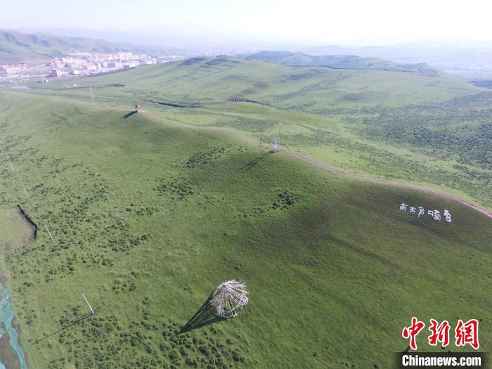 拍攝于2017年6月的甘南當周草原。(資料圖) 楊艷敏 攝