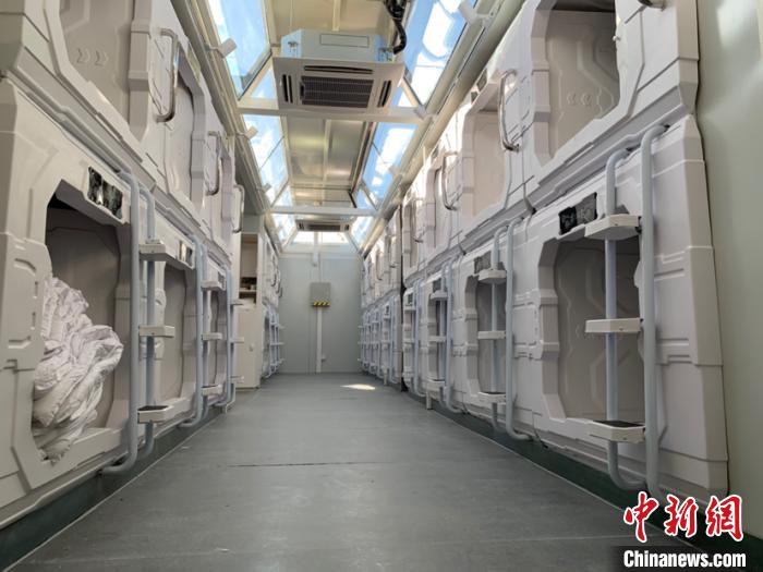 圖為火星營地“太空艙”?！O睿 攝