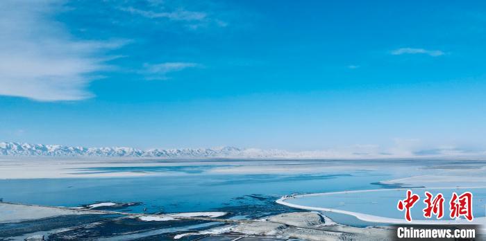 圖為冬季茶卡天空壹號景區(qū)。　李江寧 攝