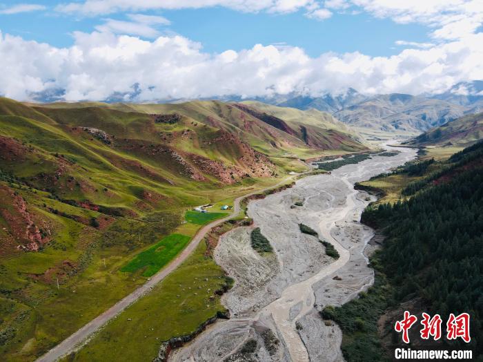 資料圖為祁連山國(guó)家公園青海片區(qū)?！±罱瓕?攝