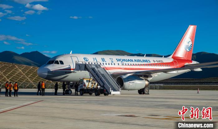 甘孜格薩爾機(jī)場(chǎng)。　劉炳科 攝