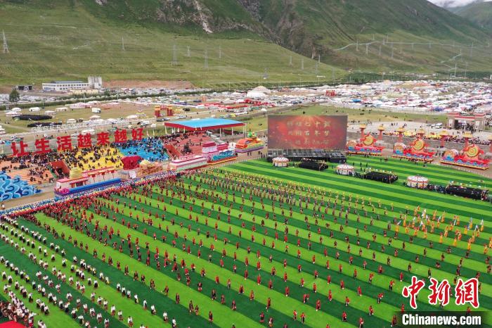 圖為玉樹藏族自治州成立70周年慶祝大會(huì)現(xiàn)場?！●R銘言 攝