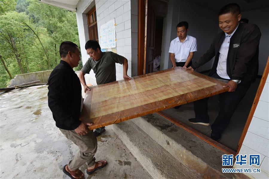 （新華全媒+）（7）千里“挪窩”，踏實(shí)開啟新生活