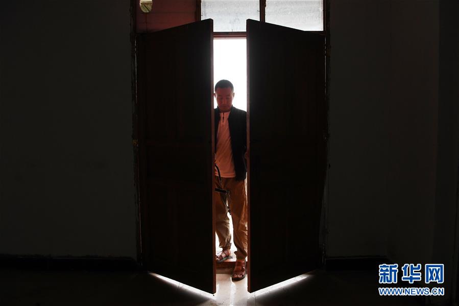 （新華全媒+）（10）千里“挪窩”，踏實(shí)開啟新生活