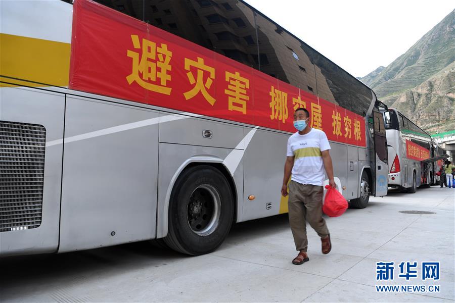 （新華全媒+）（17）千里“挪窩”，踏實(shí)開啟新生活