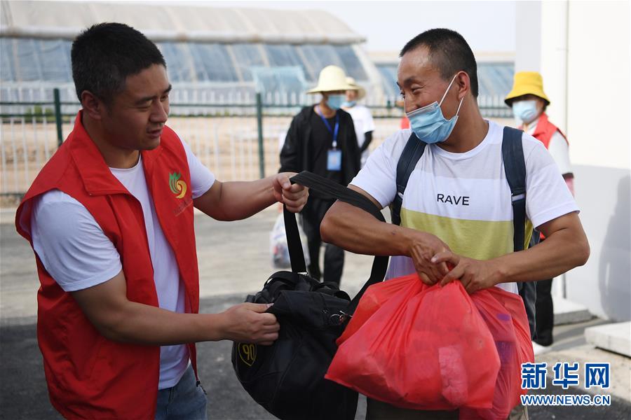 （新華全媒+）（21）千里“挪窩”，踏實(shí)開啟新生活