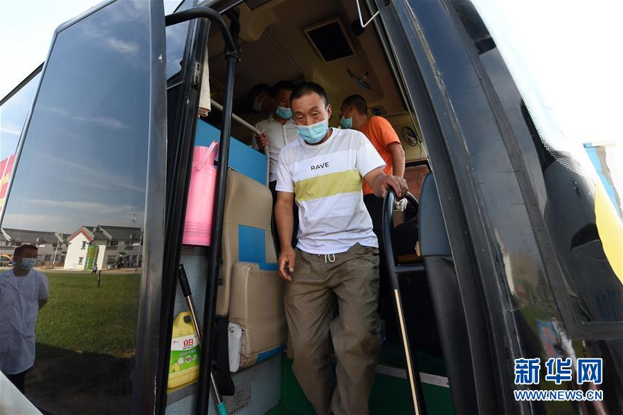 （新華全媒+）（19）千里“挪窩”，踏實(shí)開啟新生活