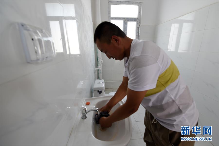 （新華全媒+）（23）千里“挪窩”，踏實(shí)開啟新生活