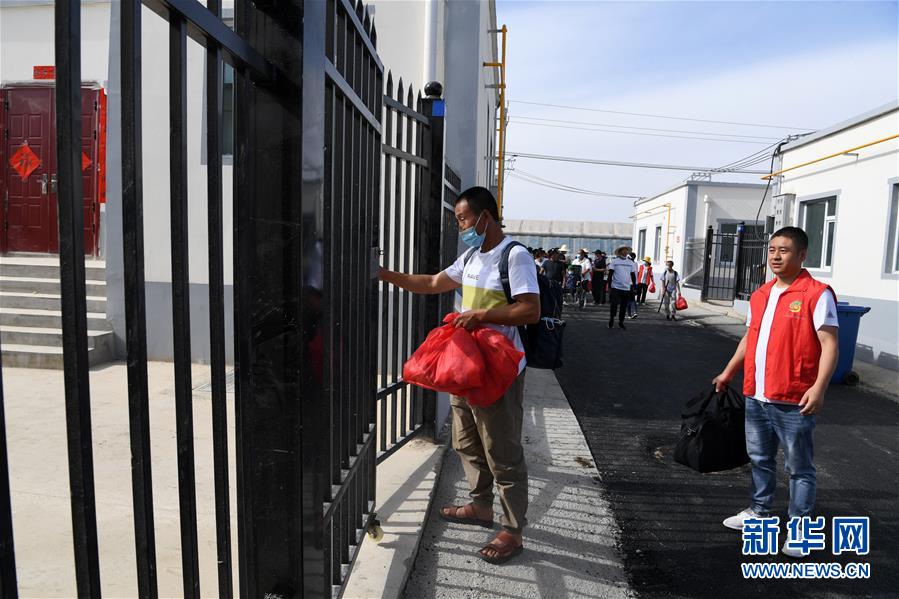 （新華全媒+）（22）千里“挪窩”，踏實(shí)開啟新生活