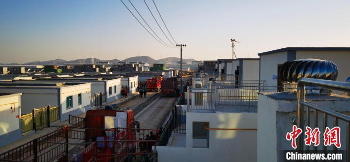 圖為蘭州新區(qū)移民安置區(qū)?！∥航ㄜ?攝