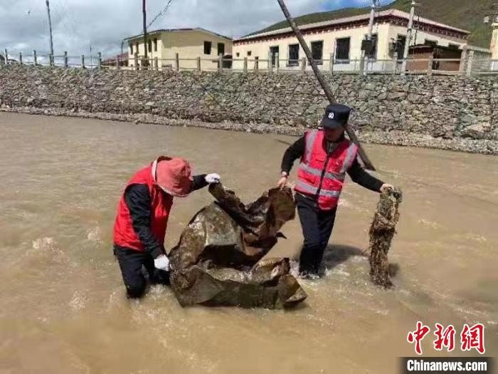 守護(hù)長(zhǎng)江支流的青?！肮_(dá)義警”