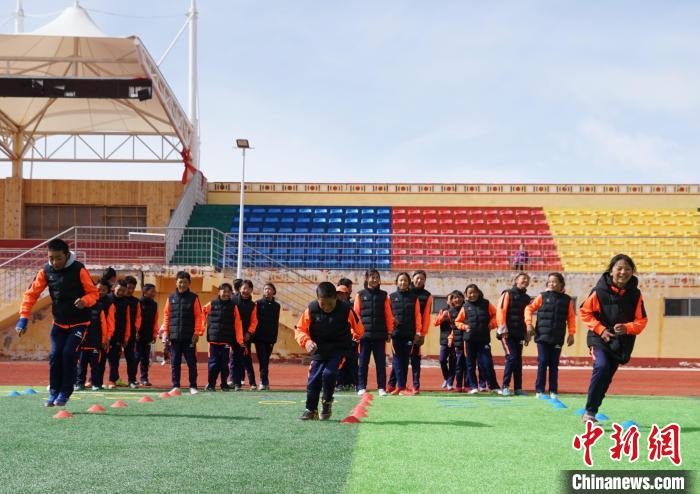 圖為孩子們正在進(jìn)行訓(xùn)練?！●R銘言 攝