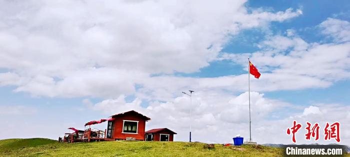 圖為地處同仁市加吾鄉(xiāng)東維村的農(nóng)家樂(lè)?！⑿憔?攝