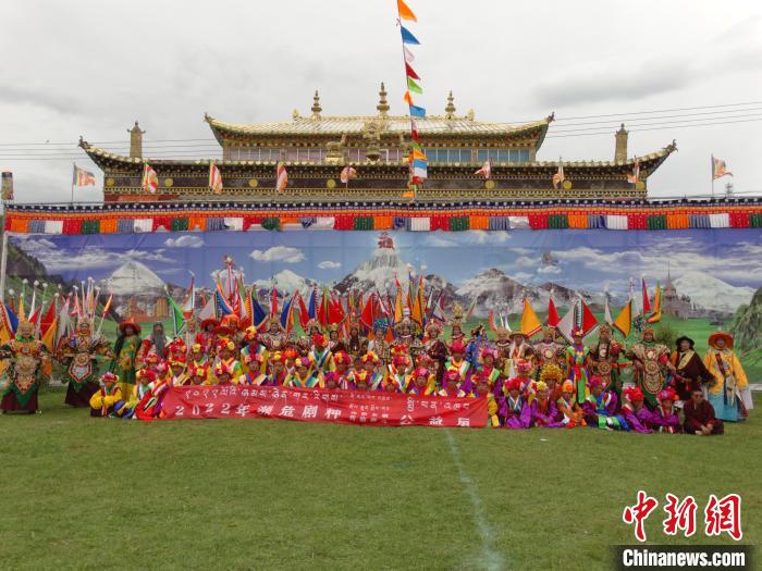 圖為全體演員合影?！“喱斂h文體旅游廣電局 供圖