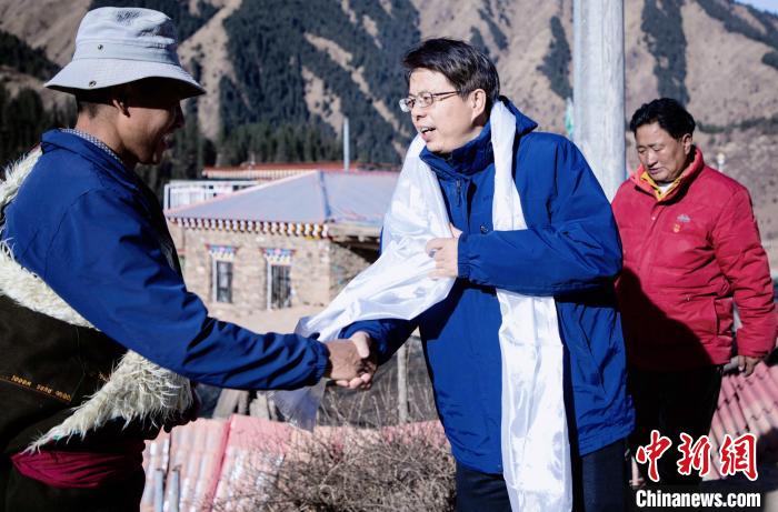 上海市援青干部聯(lián)絡(luò)組組長馮志勇:“口碑是最好的牌子”