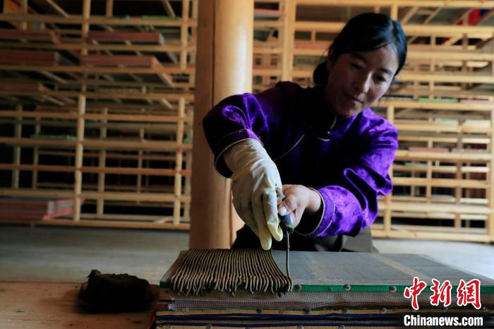 擠壓成香?！⊥趵?攝