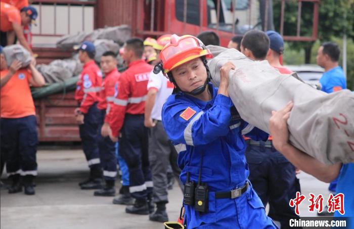 從汶川到瀘定，14年來他們依舊“在現(xiàn)場”