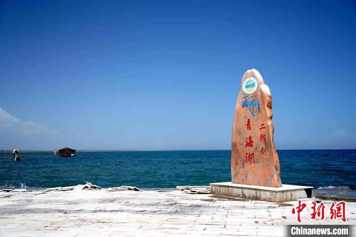 圖為青海湖景區(qū)一角?！O睿 攝