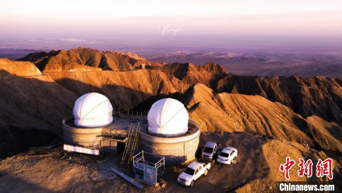 圖為青海冷湖賽什騰山天文臺址日落。　洪文瀚 攝