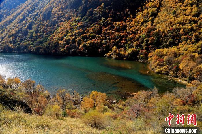 松坪溝風(fēng)光?！『吻搴?攝