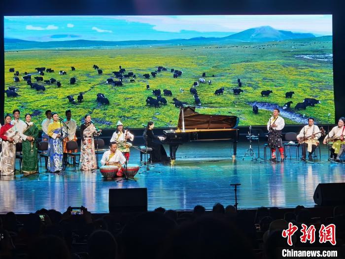 圖為演出現(xiàn)場(chǎng)。　潘雨潔 攝