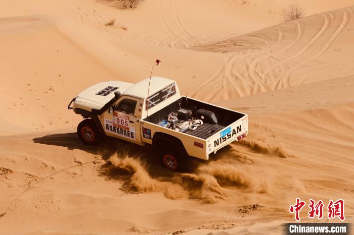 圖為高原沙漠機車越野挑戰(zhàn)賽現(xiàn)場。　貴南縣委宣傳部供圖