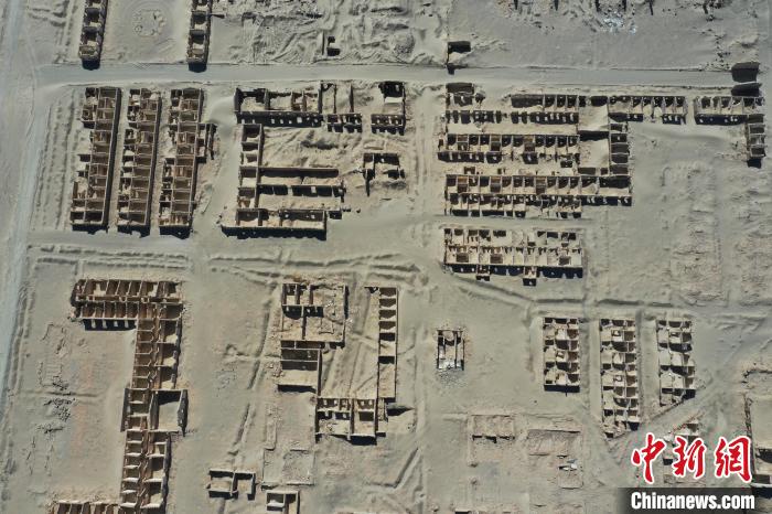 航拍青海省海西蒙古族藏族自治州茫崖市冷湖石油工業(yè)遺址保護區(qū)?！●R銘言 攝