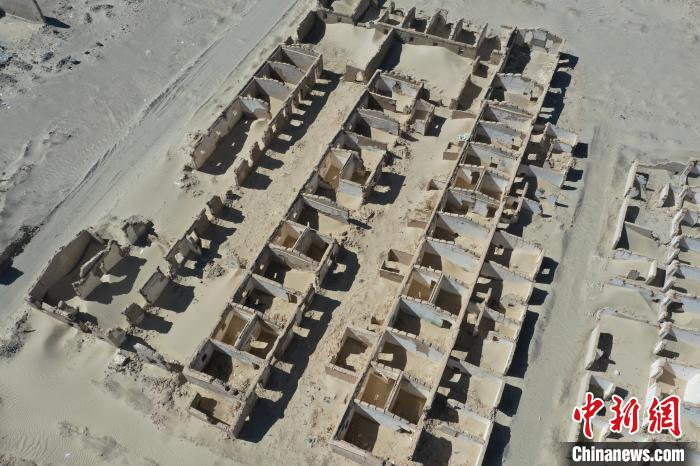 航拍青海省海西蒙古族藏族自治州茫崖市冷湖石油工業(yè)遺址保護區(qū)?！●R銘言 攝