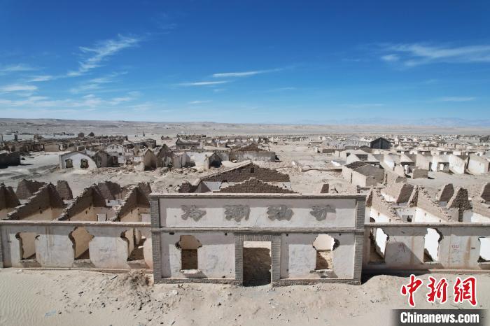 航拍青海省海西蒙古族藏族自治州茫崖市冷湖石油工業(yè)遺址保護區(qū)?！●R銘言 攝