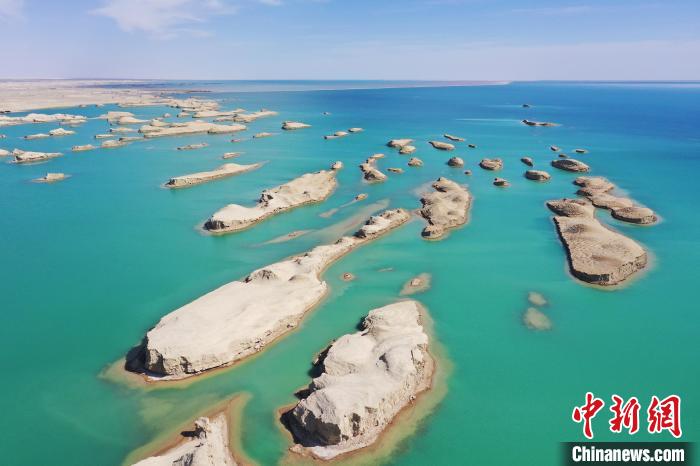 航拍青海大柴旦烏素特水上雅丹奇特景觀?！●R銘言 攝