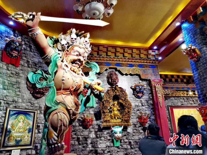 青海“金色谷地”熱貢：唐卡、泥塑璀璨奪目