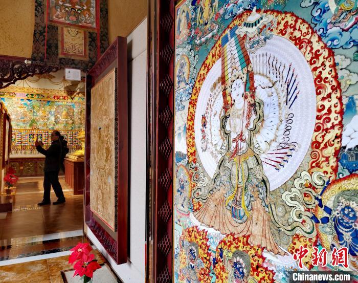 圖為熱貢唐卡。　張?zhí)砀?攝