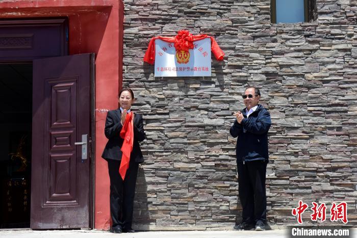 圖為揭牌儀式現(xiàn)場(chǎng)?！埢⒖?攝