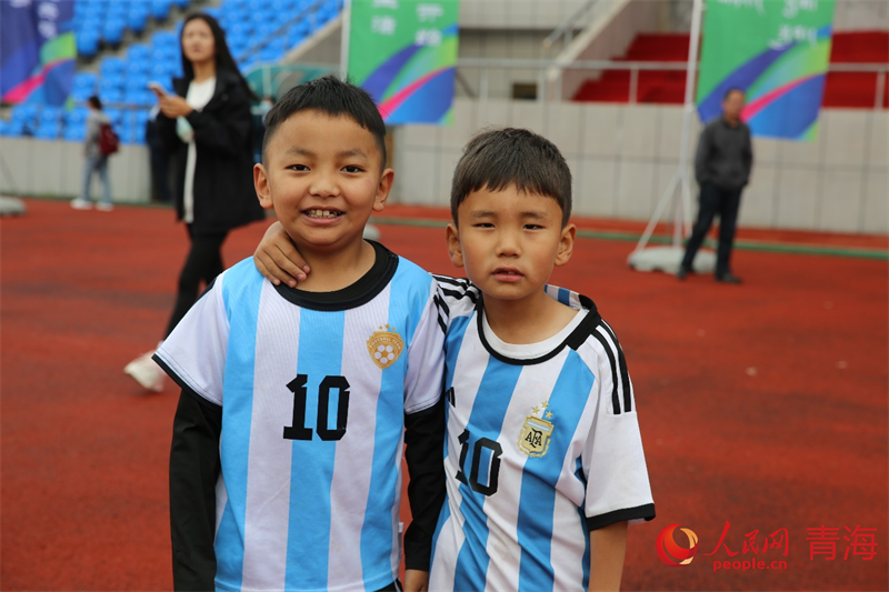 小小足球員。人民網 馬可欣攝