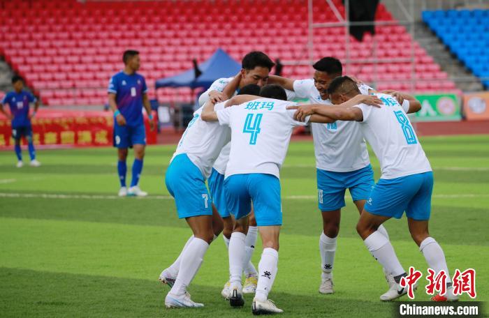 圖為班瑪隊隊員慶祝進球。　馬銘言 攝