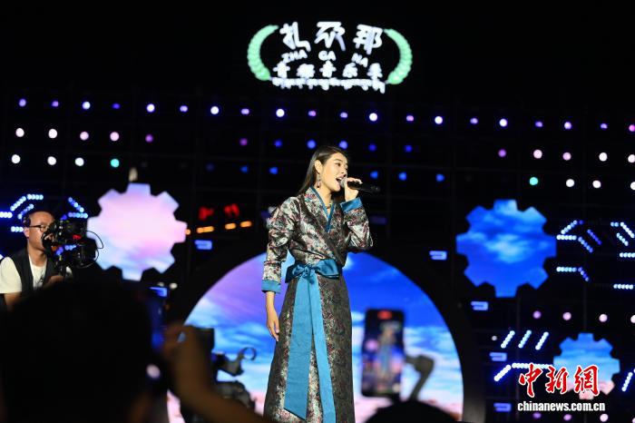 甘肅扎尕那青稞音樂(lè)季啟幕首場(chǎng)演繹“最炫民族風(fēng)”
