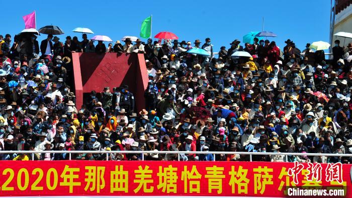 圖為當日的比賽吸引了眾多觀眾?！垈?攝