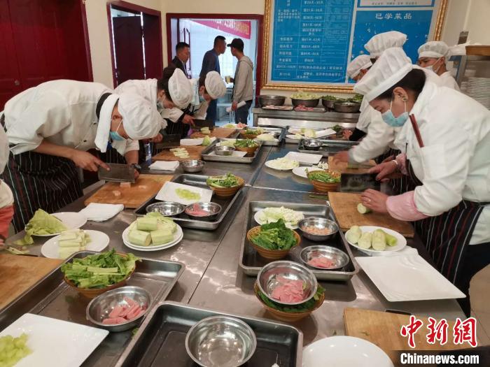 拉薩聚焦高校畢業(yè)生、農(nóng)牧民就業(yè)任務(wù)指標均超額完成