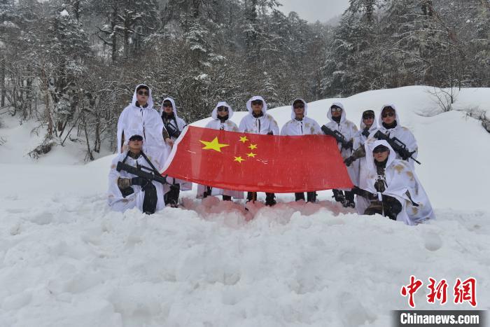 圖為主權(quán)宣誓?！铎o 攝