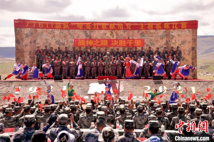 圖為主題歌詠比賽活動(dòng)現(xiàn)場(chǎng)?！●R成鎖 　攝