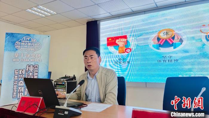 西藏自治區(qū)體育科學(xué)研究所助理研究員、國(guó)家級(jí)純潔體育教育講師賈漢超講座?！∝暽＠?攝
