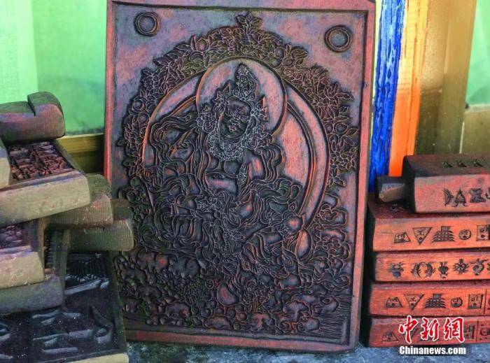 圖為普松雕刻技藝傳承人嘎瑪曲扎創(chuàng)作的雕刻作品。 <a target='_blank' ><p  align=